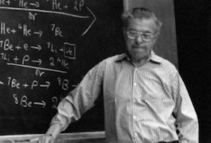 Photo of Fred Hoyle