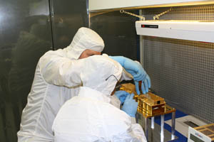 The GEMS polarimeter team assembles the detector on the clean bench.