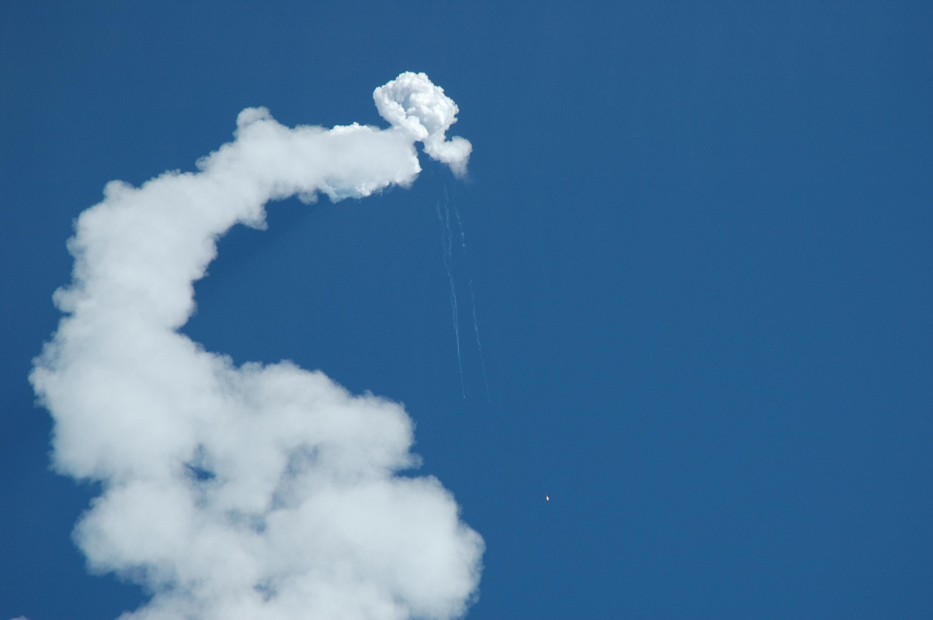 Seen from a distance, NASA's Swift spacecraft lifts off from Complex 17A, Cape Canaveral Air Force Station